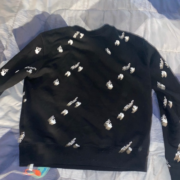 Men’s off white sweater